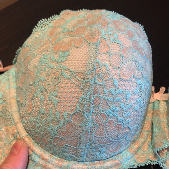 🛑SOLD🛑Gorgeous lace teal green with light pink with a hint of sparkly bra - Picture 8 of 13